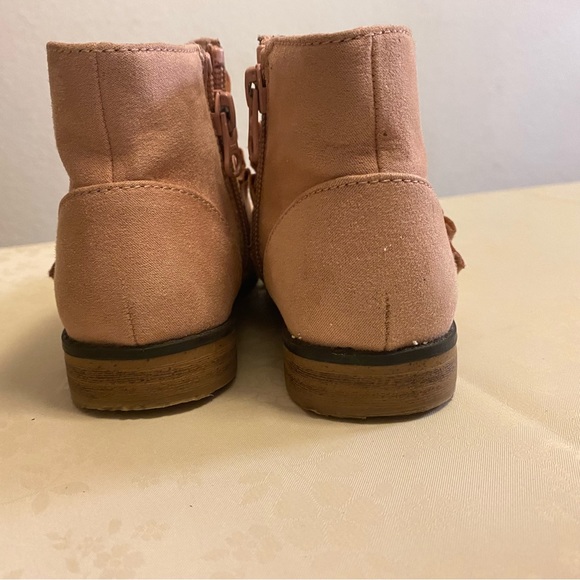 2 pair of Booties and 1 pair of moccasin slippers size 10 - Picture 12 of 16